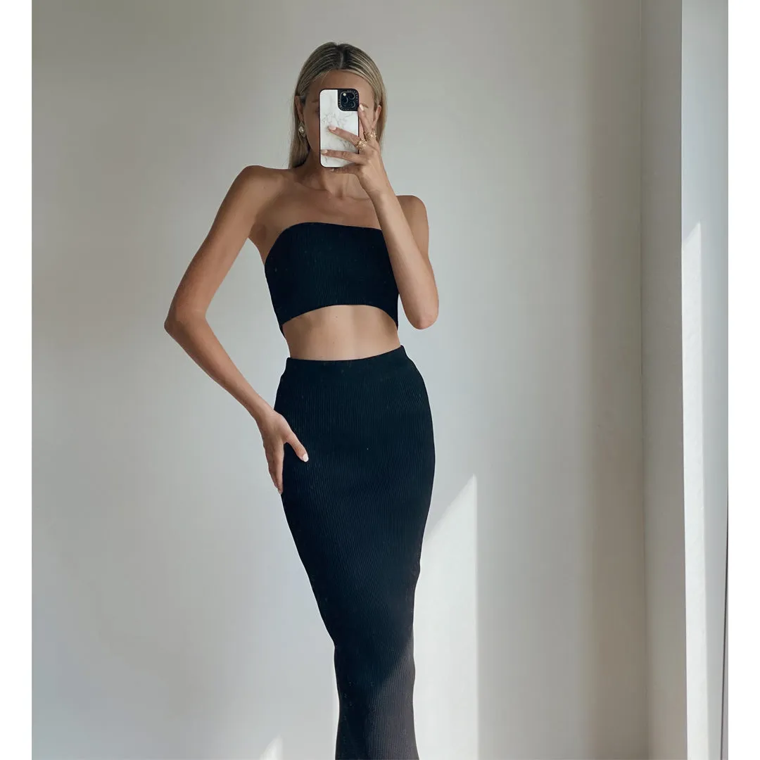 BRIELLE Black High Waist Bodycon Knit Midi Skirt